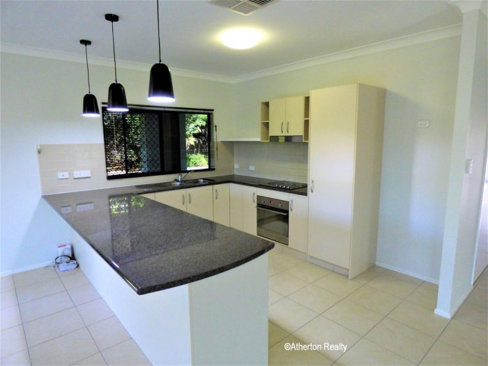 14 Leinster Dr, Mareeba QLD 4880, Australia