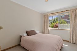 2 Oliver Ave, Lindisfarne TAS 7015, Australia