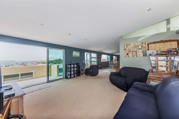 70 Waldorf Crescent, Orewa, Rodney, Auckland, 0931, New Zealand