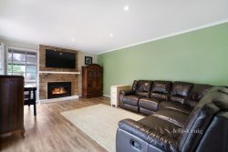 15 Carmel Cl, Greensborough VIC 3088, Australia