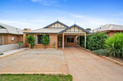 2/4 Nepean Grove, Hannans WA 6430, Australia