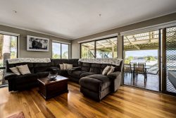 6 Hillcrest Ave, Bellbridge VIC 3691, Australia