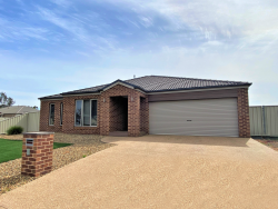 3 Silkyoak Ct, East Albury NSW 2640, Australia