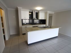 3 Silkyoak Ct, East Albury NSW 2640, Australia