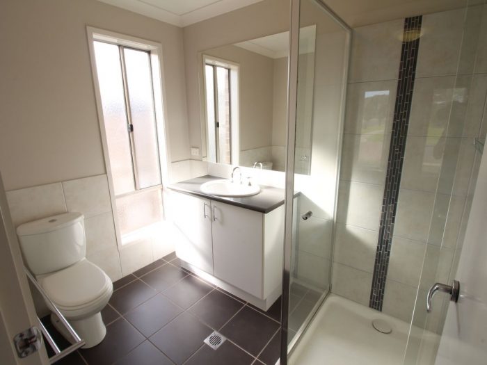 3 Silkyoak Ct, East Albury NSW 2640, Australia