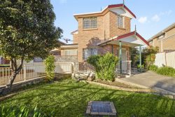 1/8 Marlowe St, Campsie NSW 2194, Australia