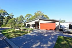 8 Monarch Pl, Callala Bay NSW 2540, Australia
