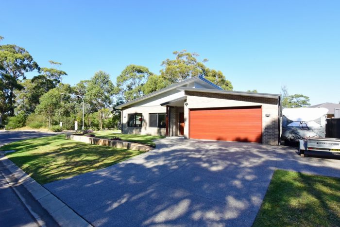 8 Monarch Pl, Callala Bay NSW 2540, Australia