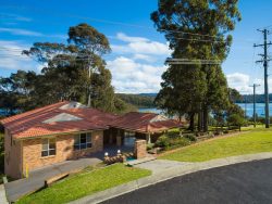 2 Gareth Ave, Narooma NSW 2546, Australia