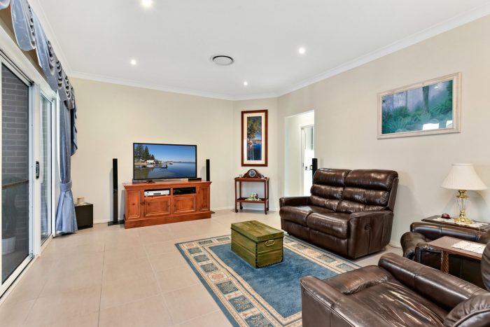 16 Burrong St, Fletcher NSW 2287, Australia