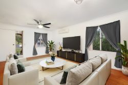 95 Bottlebrush Dr, Glenning Valley NSW 2261, Australia