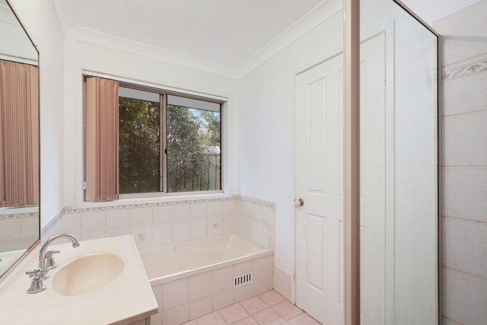 95 Bottlebrush Dr, Glenning Valley NSW 2261, Australia