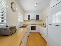 5 Victoria St, Windermere Park NSW 2264, Australia