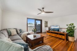 24 Koorin Dr, Warana QLD 4575, Australia