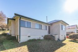 18 Corra Lyn Ave, Batlow NSW 2730, Australia