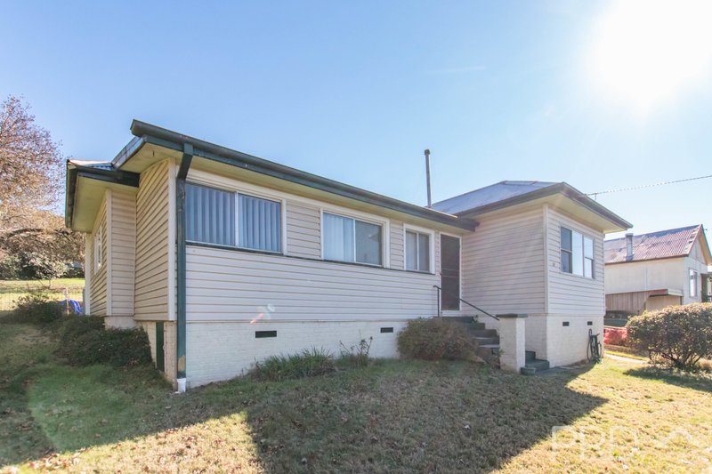 18 Corra Lyn Ave, Batlow NSW 2730, Australia