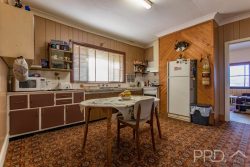 18 Corra Lyn Ave, Batlow NSW 2730, Australia