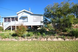 38 Denham St, Stanthorpe QLD 4380, Australia