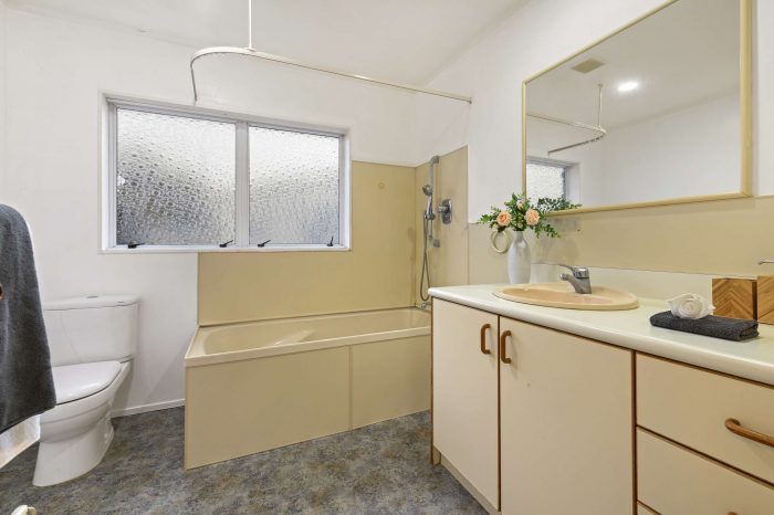 5 Majesty Place, Farm Cove, Manukau City, Auckland, 2012, New Zealand
