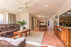 9 Martin Pl, Tumut NSW 2720, Australia