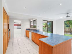 178 Harvey Rd, Redlynch QLD 4870, Australia