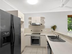 Unit 5/63-65 Kamerunga Rd, Stratford QLD 4870, Australia