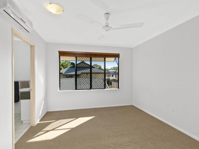 Unit 5/63-65 Kamerunga Rd, Stratford QLD 4870, Australia