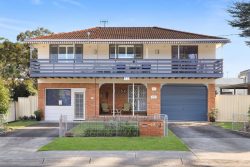 65 Springwood St, Ettalong Beach NSW 2257, Australia