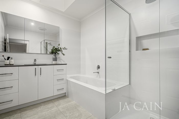 Unit 1/41 Britten St, Glen Iris VIC 3146, Australia