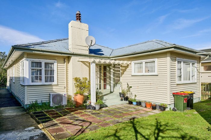 4 Cambridge Street, Tawa, Wellington, 5028, New Zealand