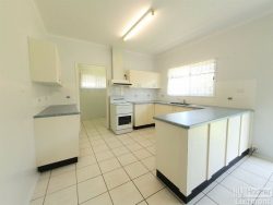 5 Derrett Ct, Clermont QLD 4721, Australia