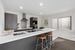 7/11 Red Hibiscus Road, Stanmore Bay, Rodney, Auckland, 0932, New Zealand