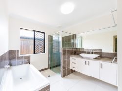 Unit 5/12 Kierra Dr, Andergrove QLD 4740, Australia