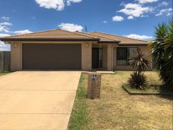 41 Parkside Dr, Kingaroy QLD 4610, Australia