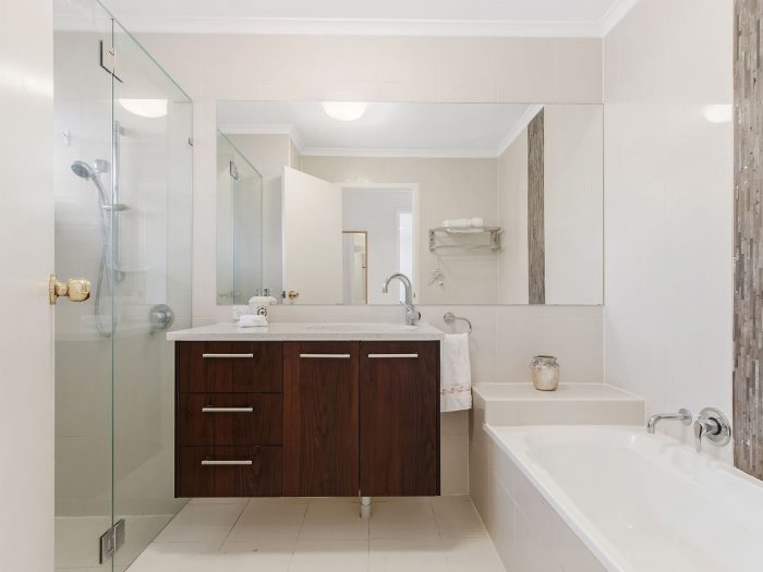 37 Ron Penhaligon Way, Robina QLD 4226, Australia