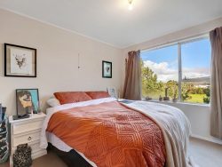 15A Colchester Crescent, Newlands, Wellington, 6037, New Zealand