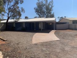 15 Nyaroo Ct, Roxby Downs SA 5725, Australia