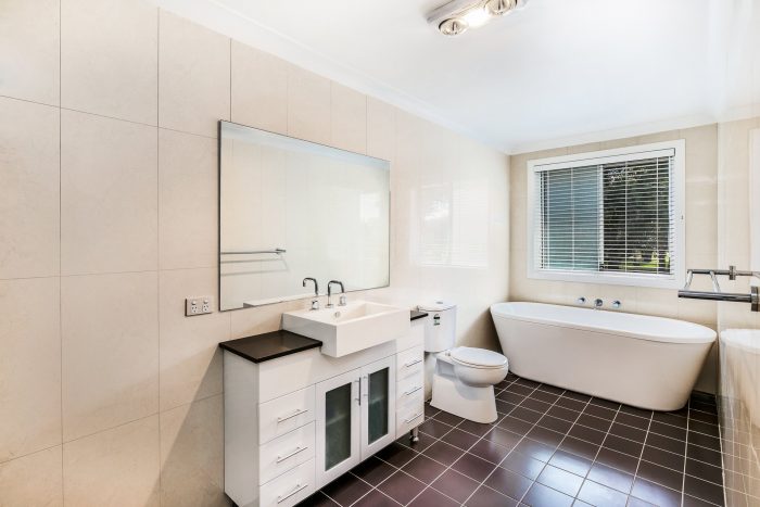 19 Nyngan Pl, Miranda NSW 2228, Australia