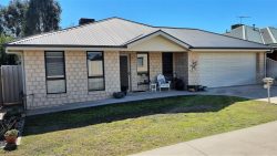 Unit 5/103 Pearce St, Howlong NSW 2643, Australia