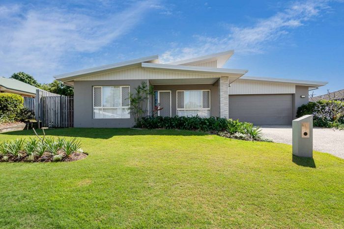 7 Rebecca Cct, Eagleby QLD 4207, Australia