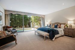 1/4 Tahara Rd, Toorak VIC 3142, Australia