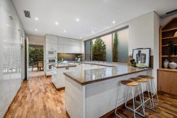 1/4 Tahara Rd, Toorak VIC 3142, Australia