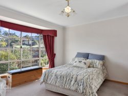 8 Katrina Ct, Lindisfarne TAS 7015, Australia