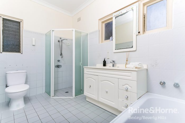 2 Kings Pl, Beverly Hills NSW 2209, Australia