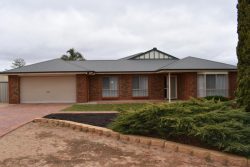 14 Milich Ct, Loxton SA 5333, Australia