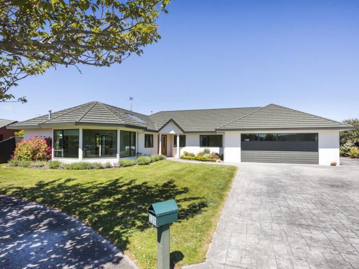 16 Tudor Grove, Feilding, Manawatu, Manawatu / Whanganui, 4702, New Zealand