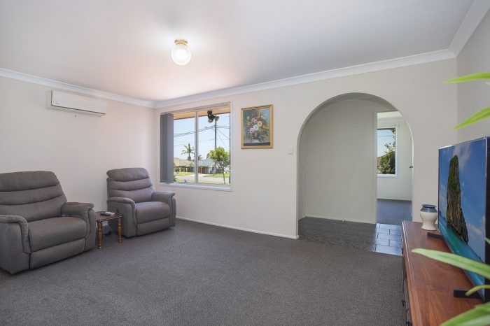 42 White Swan Ave, Blue Haven NSW 2262, Australia