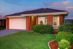 90 Greta Dr, Hamilton Valley NSW 2641, Australia