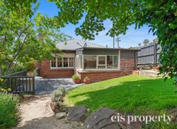 16 Montagu St, Lenah Valley TAS 7008, Australia