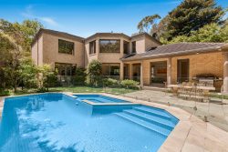 2 Merriwee Cres, Toorak VIC 3142, Australia